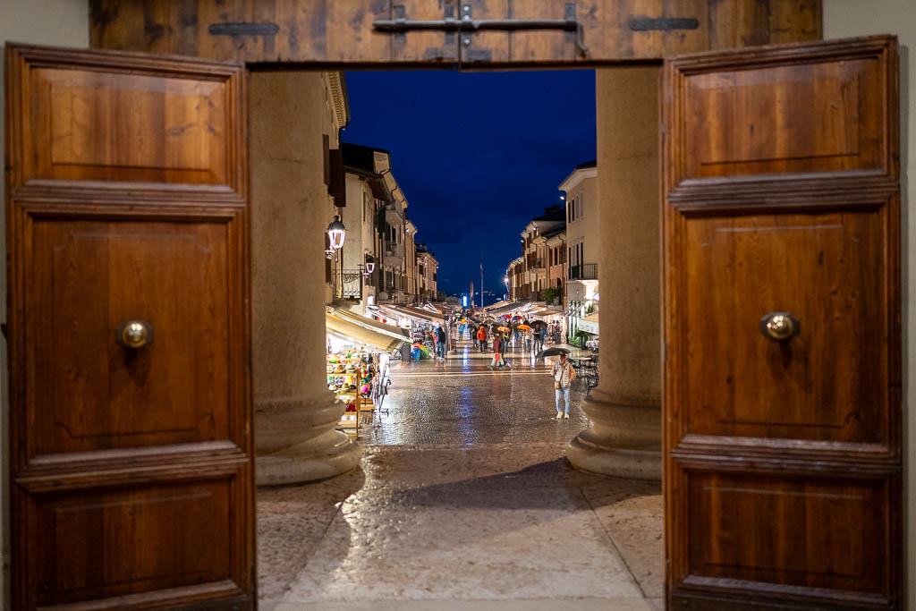 Blick von der San Nicolo Kirche auf die Piazza Giacomo Matteotti