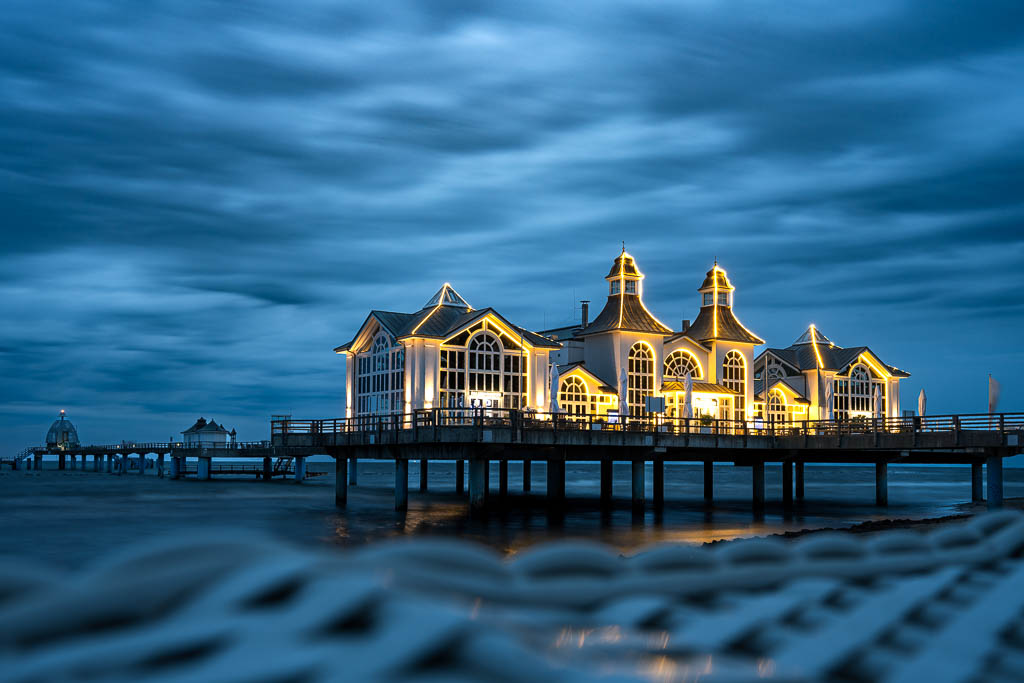 Die Seebrücke von Sellin auf einem Strandkorb fotografiert