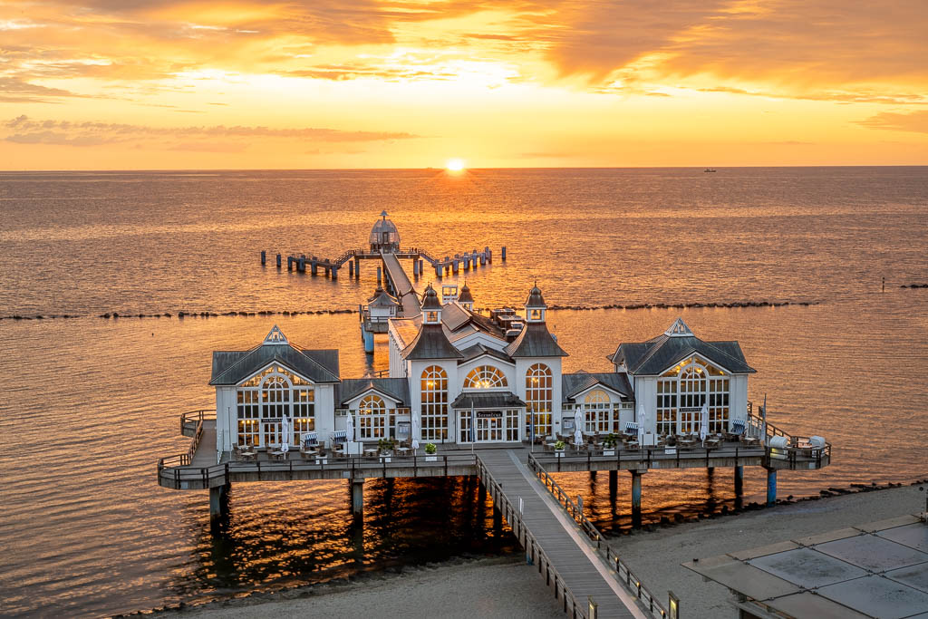 Die Seebrücke von Sellin zum Sonnenaufgang