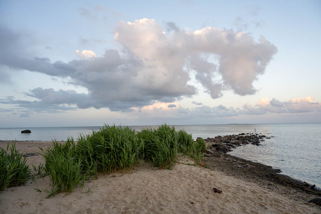 Abendliche Wolken über der Schwedenbrücke am Südstrand von Göhren